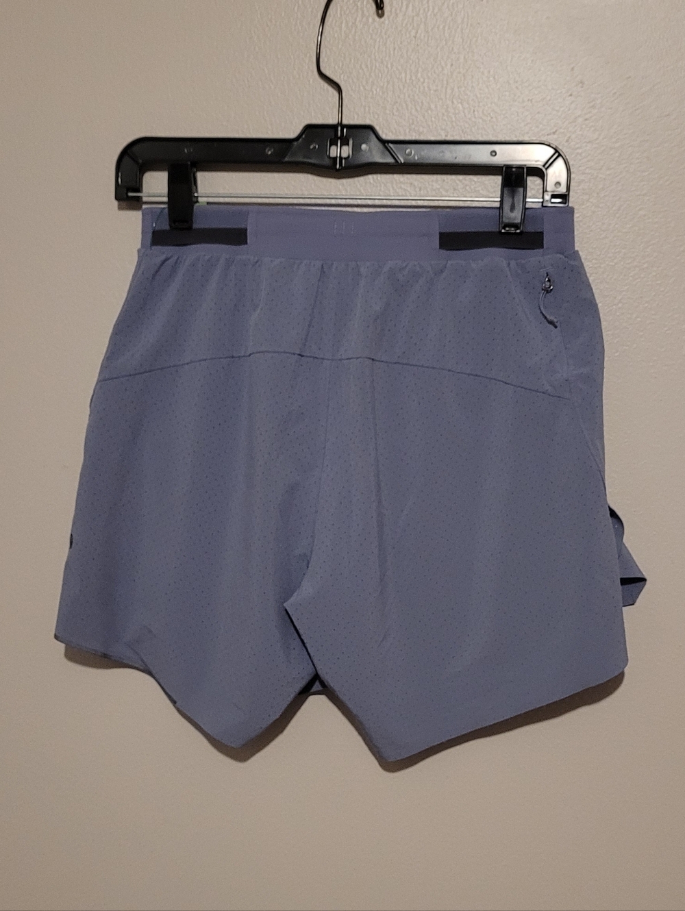 Lululemon High Rise Running Shorts - Picture 4 of 9